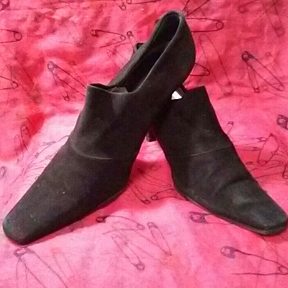 Edoardo Alessi 3" high heel suede booties